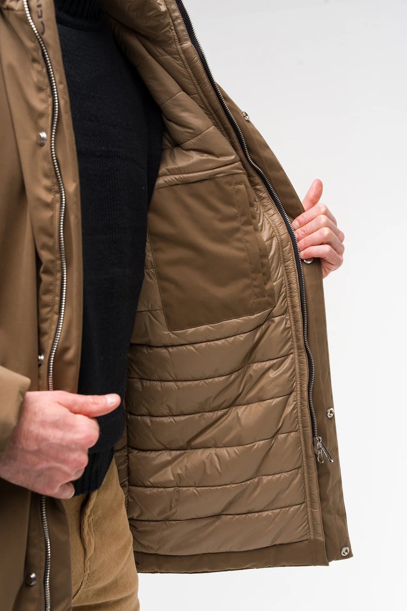 Parka larga con capucha